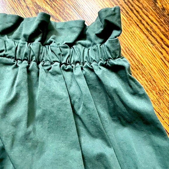 Uniqlo Army/Camo Green Skirt (9-10 YR) - Picture 2 of 4